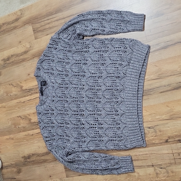PRESWICK & MOORE Gray Silver Metallic Open Weave Crew Neck Sweater - Picture 3 of 11